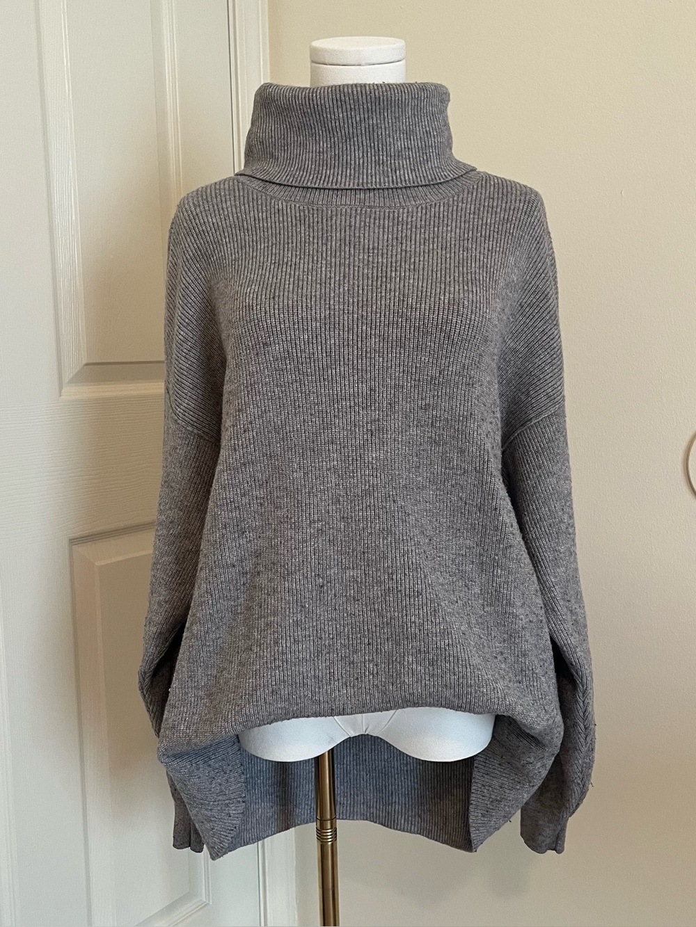 Free People Gray Oversized Turtle Neck Sweater Womens Size S Cozy Minimalist